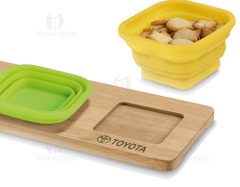 Base de mesa em madeira - 01 para complementar seu ambiente de trabalho com elegância e durabilidade. Perfeito para organização e praticidade, este item traz um toque de sofisticação ao seu espaço de trabalho. Garanta já a sua!