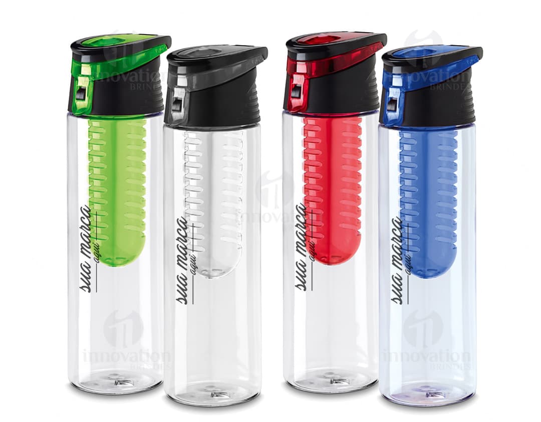Squeeze Plástico 740ml - Ideal para manter-se hidratado ao longo do dia. Feito em plástico resistente e com capacidade de 740ml, perfeito para levar para academia, trabalho ou passeios ao ar livre. Disponível em várias cores vibrantes. Garanta o seu!