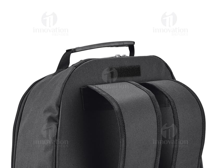 Mochila preta de couro elegante para viagens de negócios e moda. Equipamento moderno, ideal para armazenamento e estilo. Perfeita para carregar seus pertences com elegância. Compre já a sua!