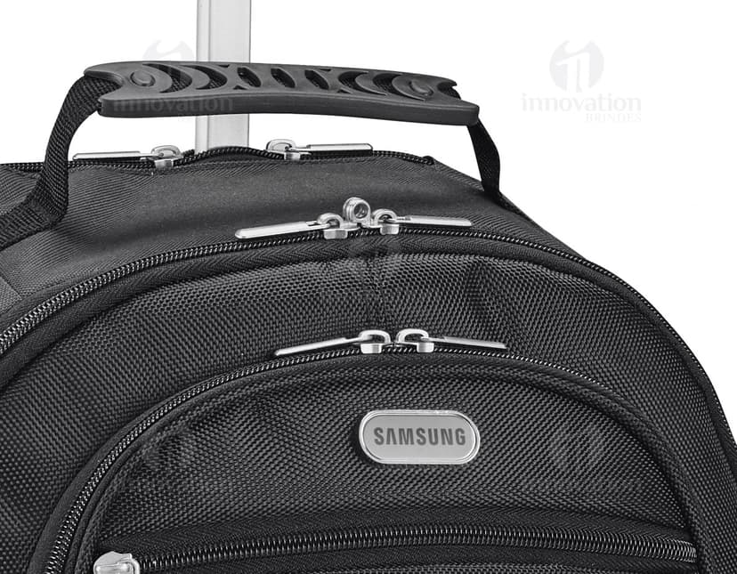 Mochila estilo executivo em couro preto, perfeita para viagens de negócios ou passeios. Com fecho em zíper, alça resistente e muito espaço para seus pertences. Adquira já sua mochila de luxo - 04 e esteja sempre preparado com elegância. Ideal para o escritório, escola ou esportes.