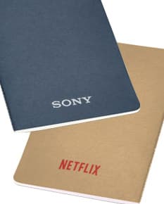Bloco de anotações ecológico perfeito para o seu escritório. Com espaço para todas as suas notas e lembretes, este bloco é ideal para organizar suas tarefas diárias. Feito com material reciclado, é uma opção sustentável para o seu dia a dia. Garanta já o seu!