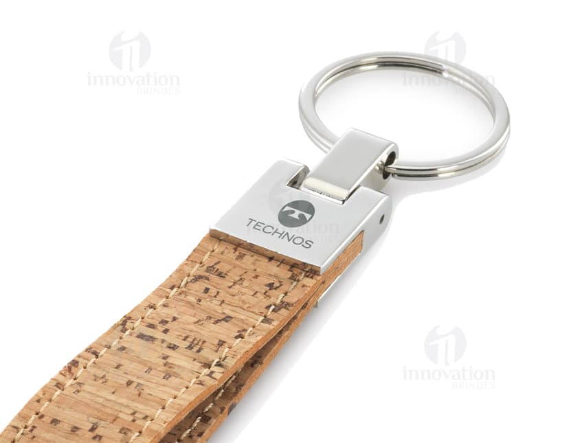 Chaveiro de metal e cortiça para garantir a segurança dos seus objetos. Proteção e estilo em um único produto. Perfeito para manter suas chaves sempre seguras e próximas. Adquira já o seu!