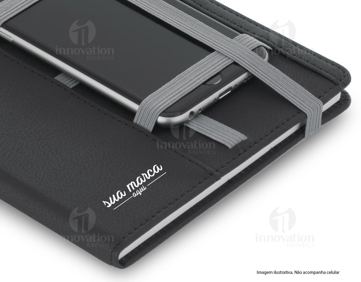 Bloco de Anotações em Couro - Para organização e praticidade no seu dia a dia de trabalho. Perfeito para guardar suas ideias e informações importantes. Aproveite a elegância do couro e a funcionalidade deste item indispensável para seu escritório. Ideal para reuniões, anotações e compromissos. Um acessório completo para manter sua vida profissional em ordem. Garanta já o seu!