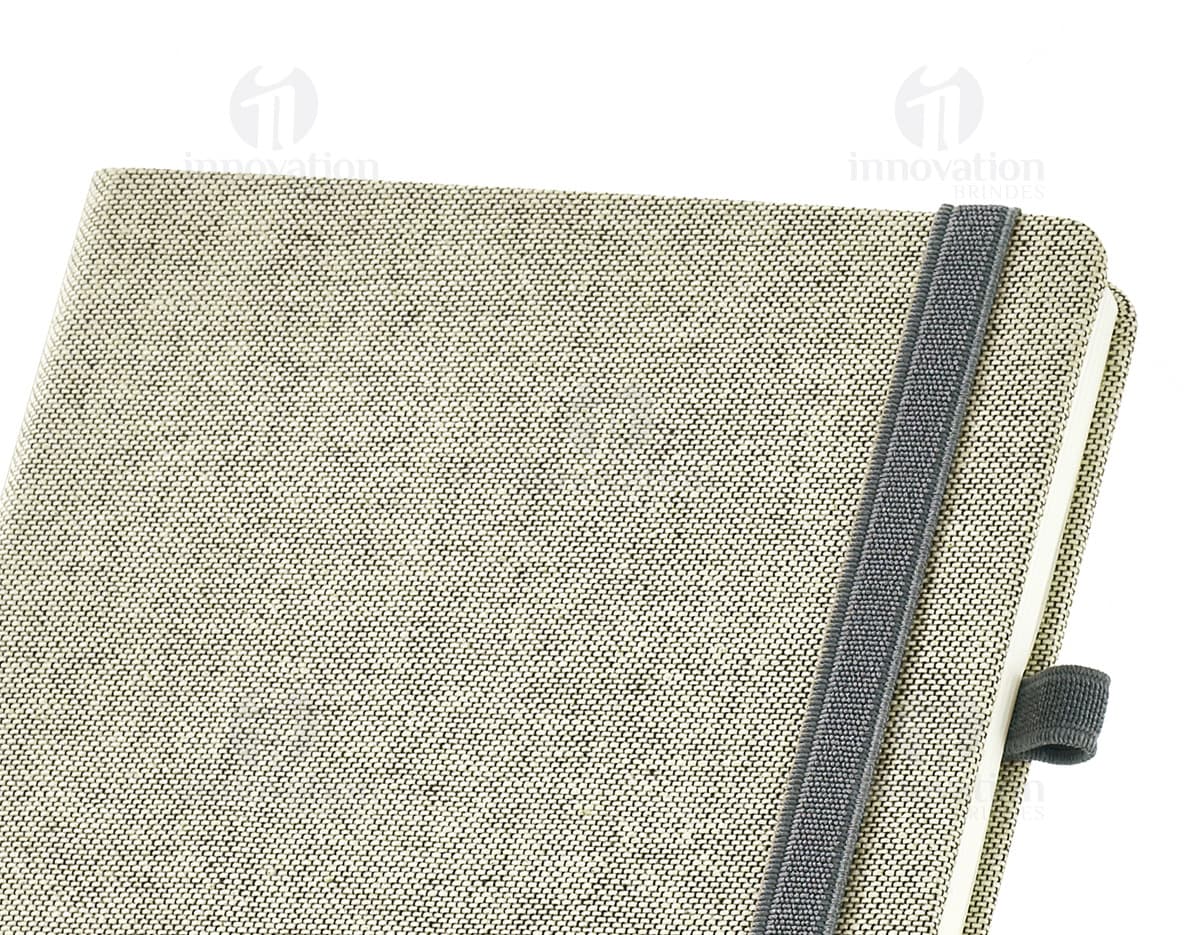 Bloco de anotações de capa dura - ideal para manter suas notas organizadas no trabalho ou em casa. Feito com material de alta qualidade, é perfeito para reuniões, estudos ou planejamento financeiro. Mantenha-se sempre produtivo e organizado com este bloco!