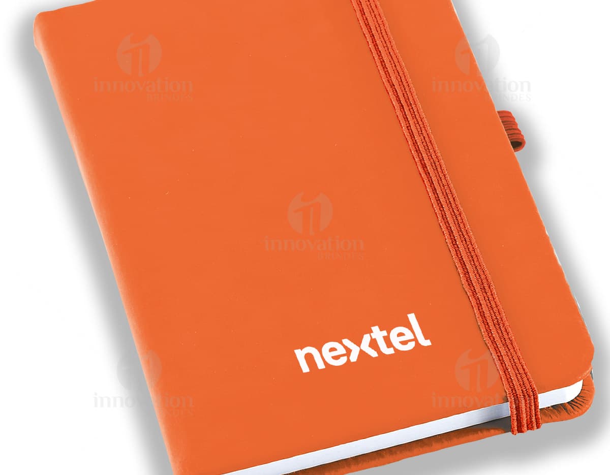 Moleskine 14x9 cm - 25 folhas, perfeito para organizar suas ideias e tarefas no escritório ou em casa. Feito de couro de alta qualidade, este bloco de notas é ideal para anotar lembretes e informações importantes. Mantenha-se sempre produtivo com este acessório indispensável!