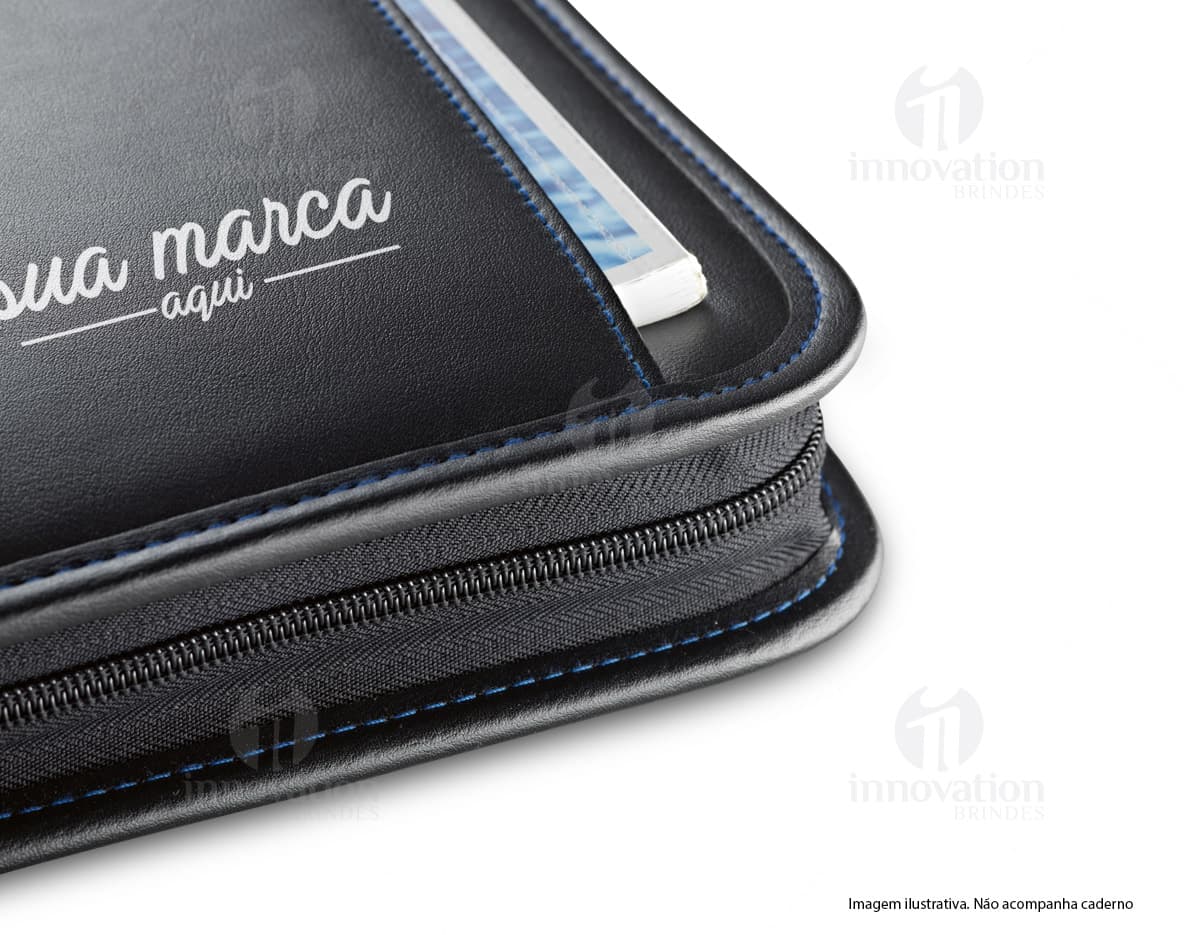 Pasta A4 para armazenar seus documentos com praticidade e organização. Perfeita para o escritório, escola ou reuniões de negócios. Feita em couro moderno e resistente, ideal para guardar seu notebook, dispositivos eletrônicos e papelada. Mantenha-se sempre preparado com essa pasta compacta e funcional. Compre já a sua!
