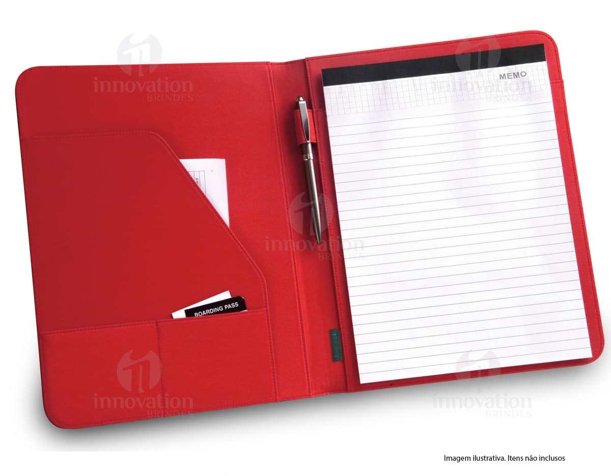 Pasta A4 - 09 em couro preto, com espaço para notebook, dispositivos, drive externo, documentos, pen drive, informações, escrita, planejamento e armazenamento. Design moderno e compacto, ideal para ambiente de escritório e negócios.