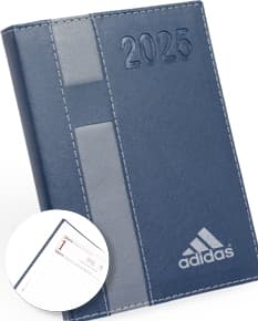 Agenda diária para o ano de 2025, com capa dura preta e detalhes dourados. Páginas internas em papel pautado e marcador de página.
