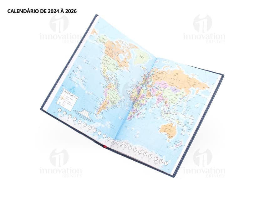 Agenda Diária 2025 em couro marrom, com design vintage e espaço para anotações diárias. Inclui fecho magnético, organizador interno, pen drive externo e textura elegante. Perfeita para planejamento financeiro, listas de tarefas e lembretes pessoais. Ideal para uso no escritório, escola ou em casa.