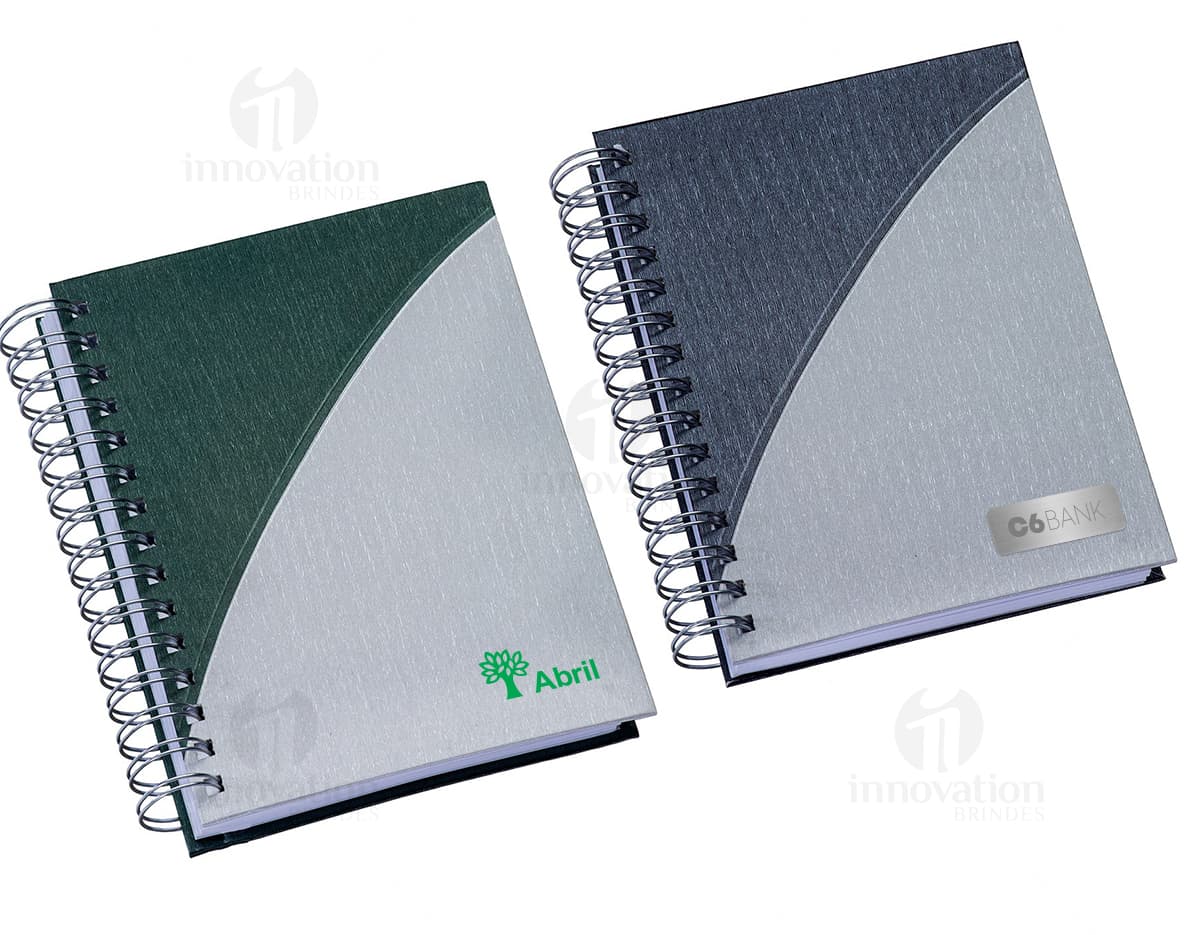 Agenda 2024 em couro preto para organização no trabalho e estudos. Perfeita para reuniões, anotações e compromissos, mantendo você sempre em dia. Adquira já a sua!