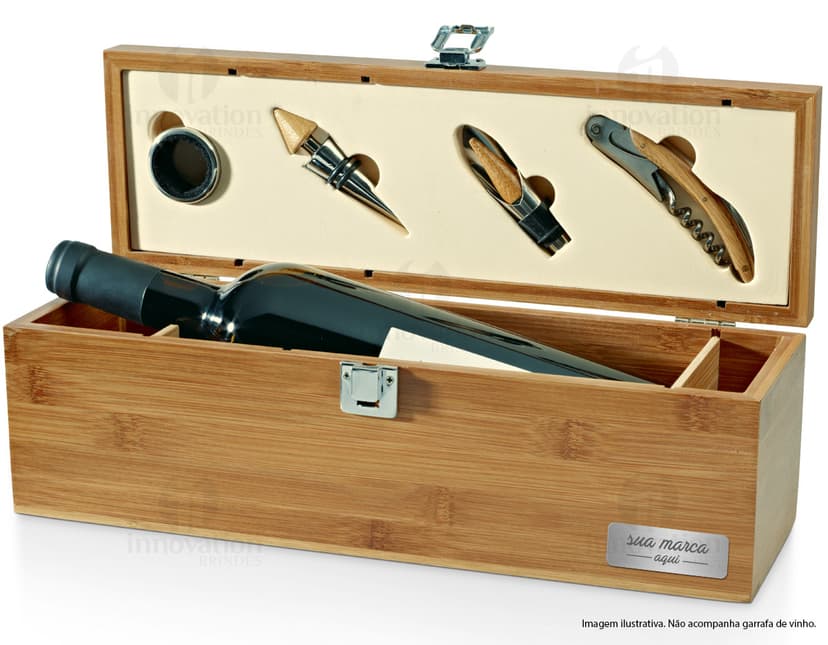 Kit Vinho - Conjunto de ferramentas de carpintaria em madeira para o amante de vinhos. Ideal para a renovação da adega da sua casa, com um toque retro e artesanal. Acompanha todos os equipamentos necessários para servir seus vinhos com estilo. Perfeito para melhorar a experiência da sua família e amigos. Adquira já o seu kit vinho e adicione um toque contemporâneo à sua coleção de utensílios. Aproveite a qualidade e a tradição da indústria de carpintaria em um produto único e exclusivo. Compatível com qualquer estilo de mobiliário. Transforme seus momentos de degustação em algo especial!