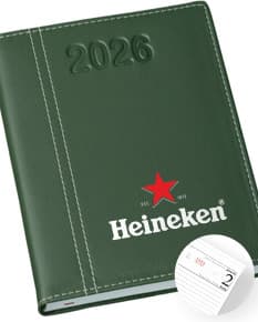 Agenda Diária 2025 na cor preta com capa de couro e marcador de página.