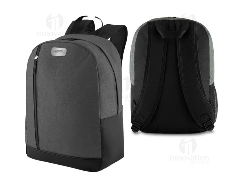 Mochila de couro preta moderna para viagens e negócios. Com design elegante e estilo fashion, esta bolsa é perfeita para armazenar seus pertences com segurança e praticidade. Ideal para quem procura praticidade e sofisticação. Adquira já a sua!