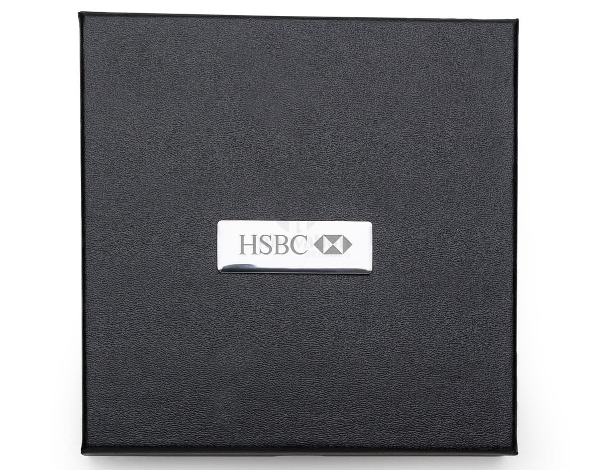Kit Executivo 2 Peças de Luxo em Couro - Perfeito para o seu negócio! Acompanha agenda de papel de alta qualidade e caderno de notas em tecido de algodão. Ideal para reuniões e eventos corporativos. Incremente seu visual retro com este conjunto de alto padrão. Leve praticidade e sofisticação para o seu dia a dia com este item exclusivo. Compre agora e surpreenda-se!