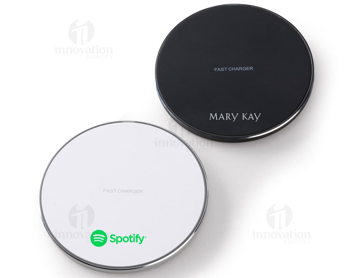 Carregador por indução: tecnologia moderna e praticidade em um só produto. Com design arredondado e acabamento metálico, este carregador é ideal para manter seus dispositivos sempre carregados. Perfeito para uso em escritórios e em casa, garantindo maior eficiência e organização. Aproveite a conveniência da carga sem fio e simplifique o seu dia a dia. Adquira já o seu!