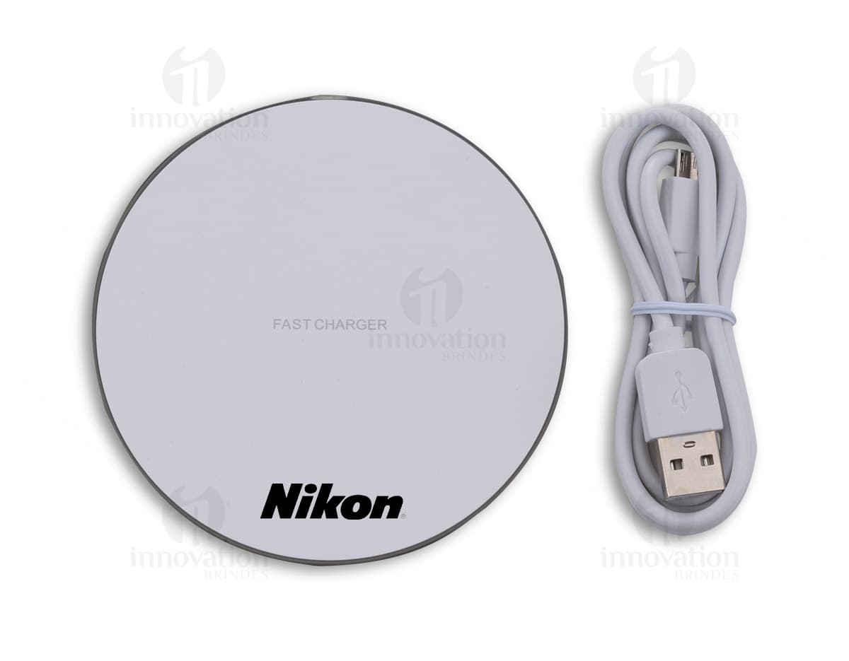 Carregador por indução: a tecnologia que vai facilitar o seu dia a dia. Com design moderno e prático, este carregador é o acessório ideal para o seu desktop. Mantenha seus dispositivos sempre carregados de forma rápida e eficiente. Aproveite a liberdade sem fios e a facilidade de uso deste carregador por indução. Garanta já o seu e simplifique sua vida digital!