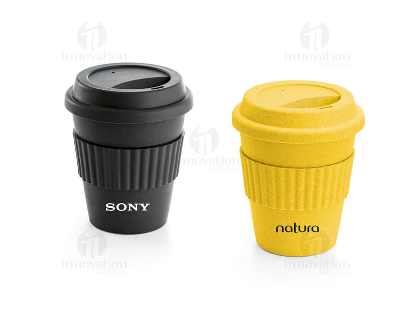 Copos de viagem de metal preto brilhante para bebidas quentes, ideais para café e chá. Design moderno e prático para levar sua bebida favorita aonde você for. Perfeito para viagens e uso diário. Adquira já o seu! #copodeviagem #brindespersonalizados #prático.
