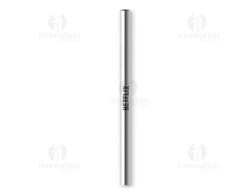 Canudo de metal prateado para escrita em notebook e papel. Ótima opção para presente ou brinde. Aproveite a durabilidade e elegância desse instrumento de escrita.