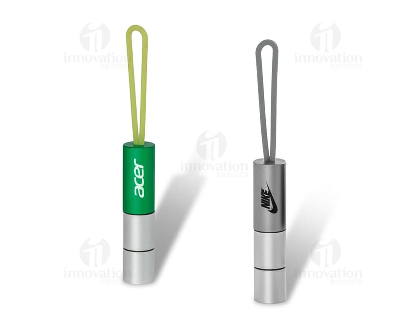 Chaveiro de metal prateado - Acessório brilhante e resistente para os seus brindes. Perfeito para aumentar a visibilidade da sua marca com estilo e durabilidade. Ideal para empresas do ramo de tecnologia, negócios e saúde. Adquira já o seu!