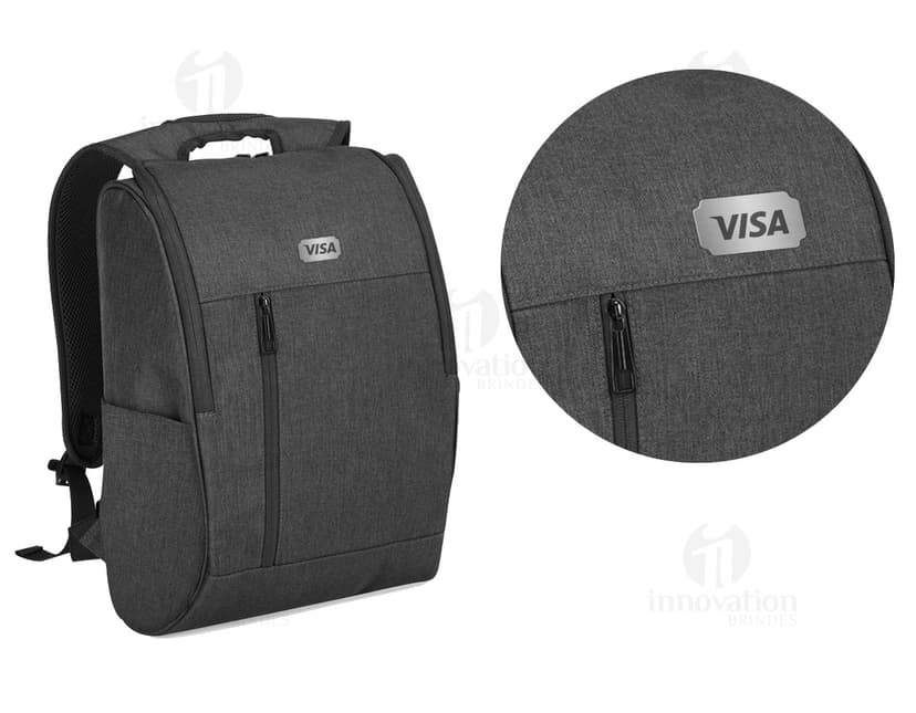 Mochila para notebook preta, ideal para negócios e estudo. Feita em couro e metal, possui compartimento acolchoado para laptop. Moderna e funcional para quem busca praticidade e segurança. Adquira já a sua! #mochilaparanotebook #mochilapreta #mochiladenegocios