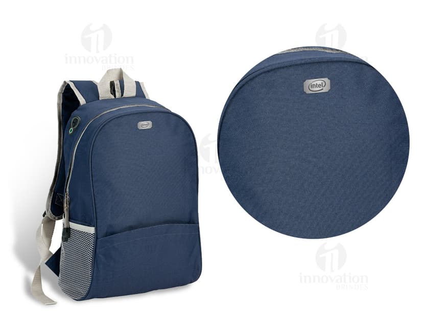 Mochila em couro preto com design moderno e elegante. Perfeita para viagens de negócios ou passeios, oferecendo praticidade e estilo. Com fecho em zíper, alças resistentes e compartimentos espaçosos para guardar seus pertences com segurança. Ideal para quem busca sofisticação no dia a dia. Adquira já a sua!