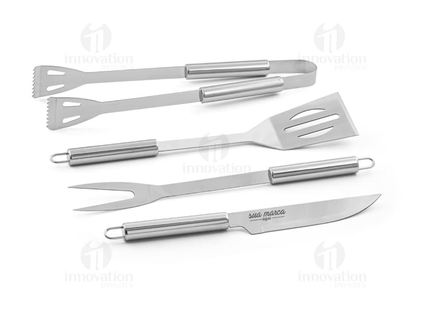 Imagem de um kit churrasco completo, perfeito para um churrasco de negócios ou lazer. Composto por acessórios em aço inoxidável, como faca, garfo e espátula, além de uma maleta de transporte prática e elegante. Ideal para quem busca qualidade e estilo em seus momentos de confraternização. Adquira já o seu!