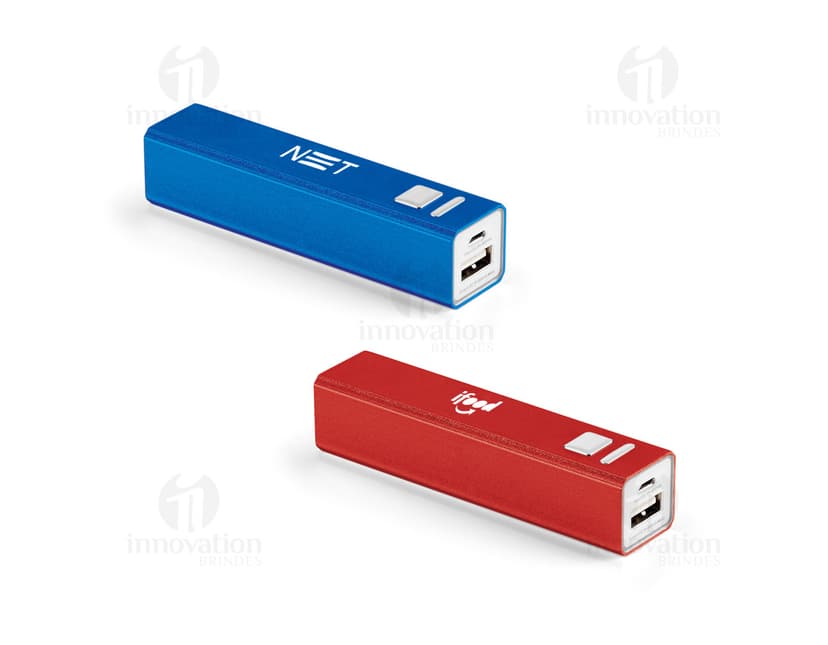 Power bank portátil de 1800 mAh na cor preta, tecnologia eletrônica para armazenamento de dados. O dispositivo possui conexão USB e é um acessório moderno para carregar aparelhos eletrônicos como celulares e câmeras.