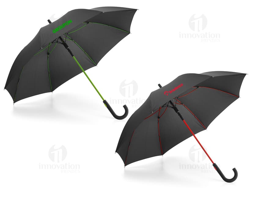 Guarda-chuva preto para proteção contra o tempo chuvoso. Acessório fashion e seguro para o outono. Design atraente e resistente. Adquira já o seu!