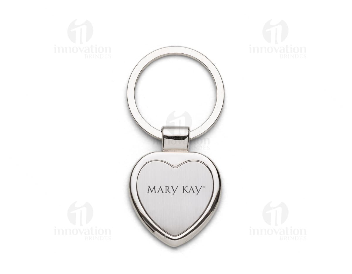 Chaveiro de metal elegante e sofisticado, ideal para manter suas chaves seguras e organizadas. Com design em formato de anel e fecho de segurança, é perfeito para presentear em eventos especiais como noivados e casamentos. Feito em metal dourado, traz um toque de luxo para o seu dia a dia. Adquira já e adicione um toque de amor e segurança ao seu acesso diário!