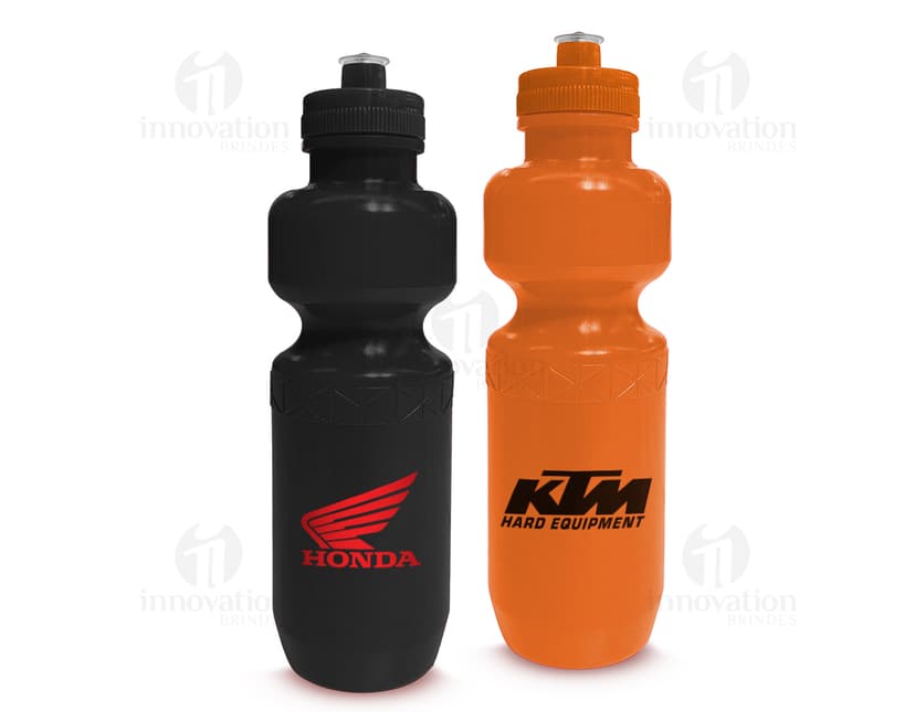 Squeeze plástico de 750ml, perfeito para levar sua bebida favorita para onde quiser. Com design moderno e prático, mantém seu líquido fresco por mais tempo. Fabricado em material resistente e de qualidade, ideal para atividades esportivas, viagens ou uso diário. Garanta já o seu squeeze e mantenha-se hidratado com estilo!