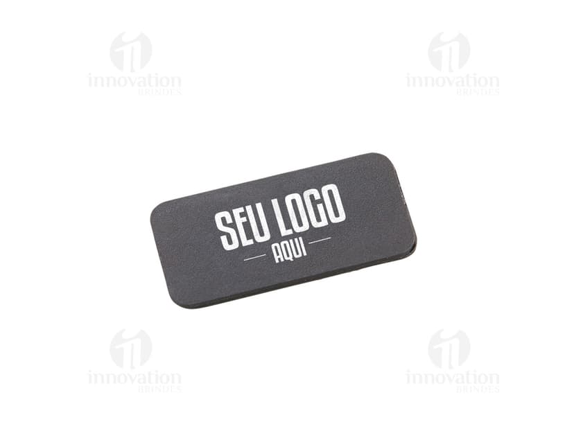 Protetor para câmera com design ergonômico e resistente, na cor preta, utilizado para proteger a lente da câmera contra arranhões e poeira.