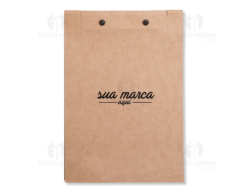 Pasta de Convenção em Papelão Reciclável - Ideal para organizar seus documentos e materiais de escritório, esta pasta quadrada vazia é perfeita para guardar e transportar seus pertences com segurança. Feita de papelão ecológico, é uma opção sustentável e prática para reuniões e eventos. Garanta já a sua!