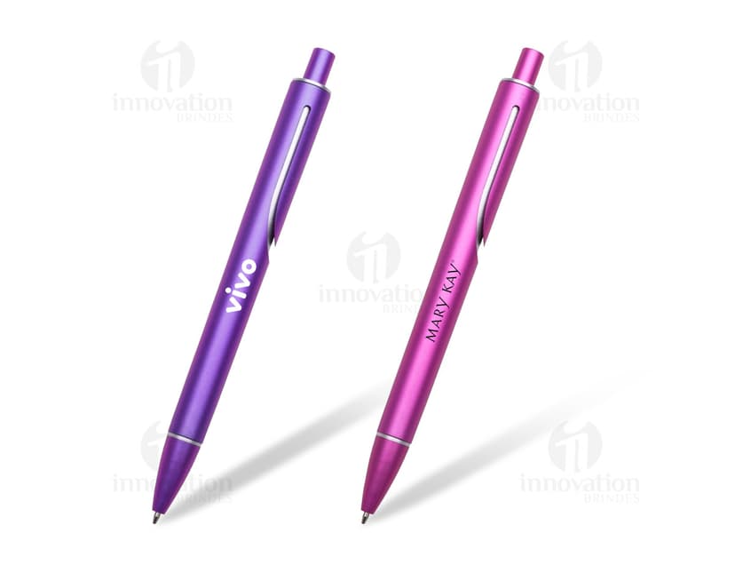 Caneta de plástica ideal para escrita no escritório, na escola ou em casa. Feita com materiais de alta qualidade, proporciona uma escrita suave e precisa. Perfeita para assinaturas, preenchimento de formulários e ilustrações. Adquira já a sua!