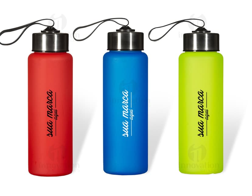 Squeeze de plástico 680ml - Ideal para manter sua hidratação em dia, seja na academia, no escritório ou em qualquer lugar. Prático, durável e sustentável, esse squeeze é seu companheiro perfeito para se manter saudável e hidratado. Garanta já o seu! #SqueezePlástico #Hidratante #Saúde