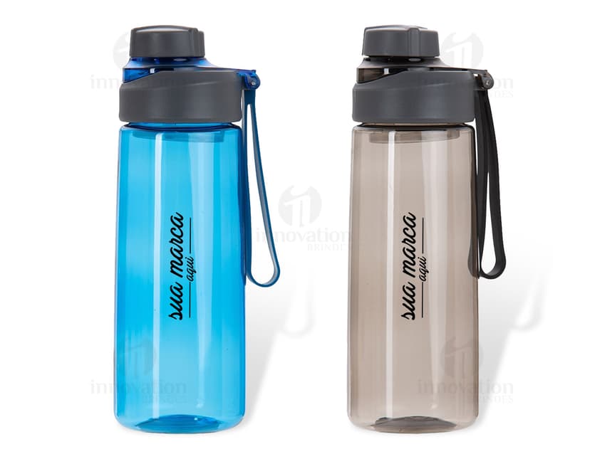 Squeeze Plástico 700ml - Ideal para manter-se hidratado ao longo do dia. Feito em plástico resistente e de alta qualidade, este squeeze é perfeito para levar aonde quer que vá. Com capacidade de 700ml, é perfeito para armazenar água, sucos e outras bebidas. Leve, prático e fácil de limpar, é o companheiro perfeito para suas atividades diárias. Adquira já o seu e mantenha-se sempre hidratado!
