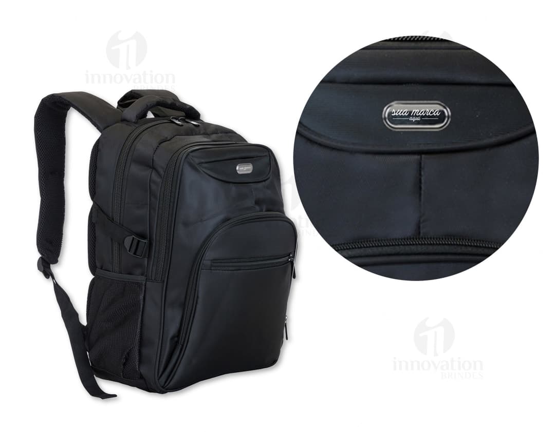 Mochila para notebook de couro, perfeita para o escritório ou para viagens. Moderna e clássica, é o acessório ideal para o moderno mundo dos negócios. Possui alça confortável, zíper e compartimentos espaçosos. Feita em nylon resistente, é uma mistura de estilo e praticidade. Acompanhe o ritmo da era moderna com essa elegante e funcional mochila para notebook.