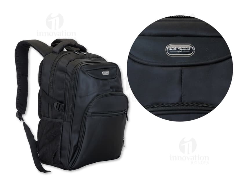 Mochila para notebook em couro de alta qualidade, moderna e clássica ao mesmo tempo. Ideal para o mundo dos negócios, com alça e zíper. Acessório elegante e prático para transportar seu equipamento com segurança.