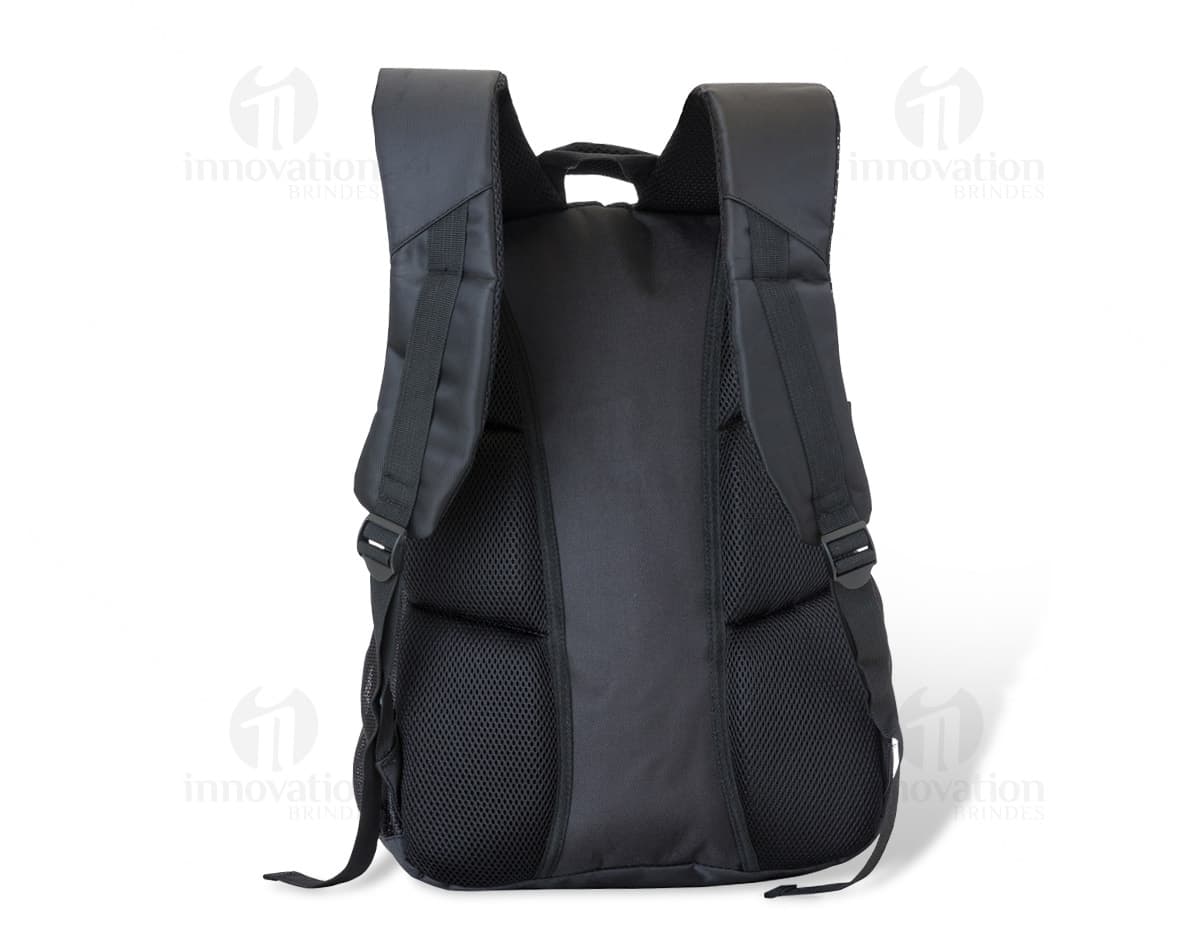 Mochila para notebook em couro de alta qualidade, perfeita para profissionais modernos. Com alça confortável e design clássico, é o acessório ideal para transportar seu equipamento com segurança e estilo. Prática e elegante, essa bolsa para notebook é um item indispensável para o dia a dia de negócios.