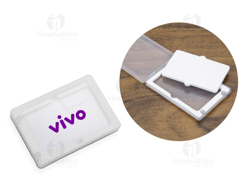 Estojo para pen card: Armazene com segurança seus pen cards nesse moderno estojo de plástico. Perfeito para manter seus dados protegidos e organizados. A solução ideal para o seu negócio. Compre já! #estojo #pencard #organização #proteção #negócios