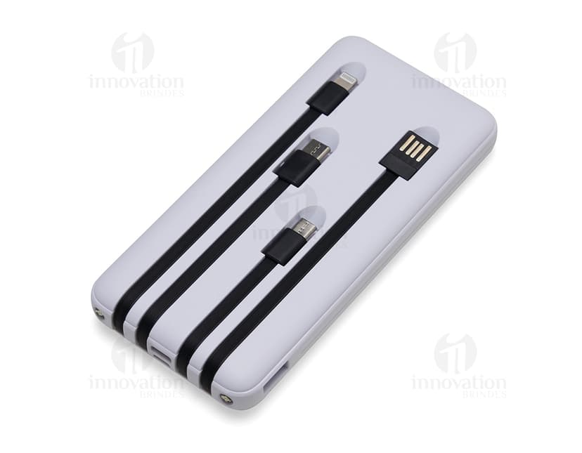 Carregador portátil de 10.000mAh com display, dispositivo eletrônico de metal preto e prateado, equipamento de tecnologia digital para conexão e transferência de dados através de cabo e plug.