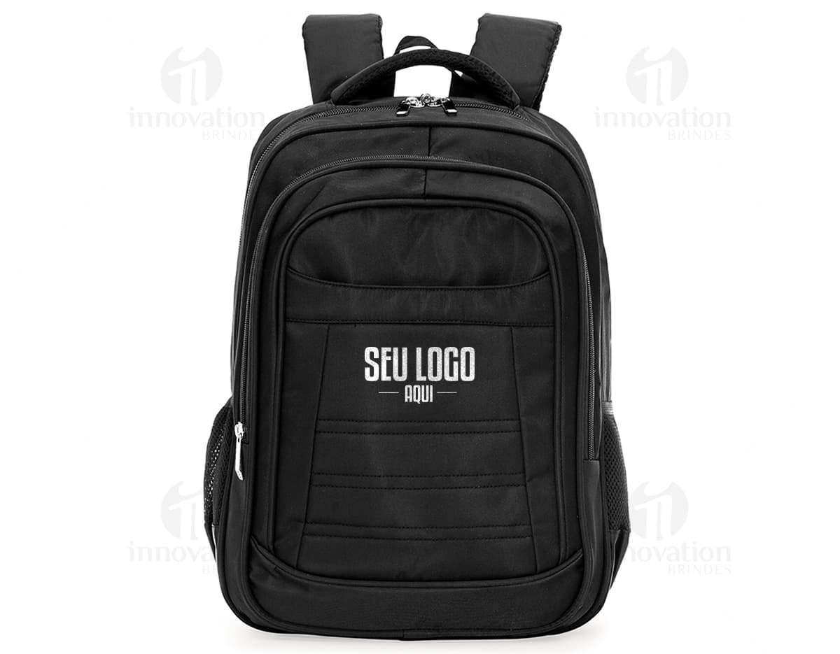 Mochila de couro preta moderna para viagens de negócios e lazer. Acessório elegante e prático, perfeito para armazenar seus pertences com estilo. Compre já!