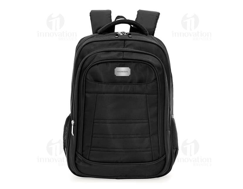 Mochila de couro preta para viagem e negócios. Elegante e moderna, perfeita para armazenar seus pertences com segurança. Ideal para quem busca praticidade e estilo em suas jornadas. Adquira já a sua e esteja preparado para qualquer ocasião.