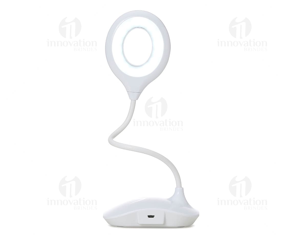Luminária moderna de plástico com design clean e handle de aço. Ideal para iluminar seu espaço de trabalho de forma eficiente e elegante. A imagem mostra a luminária isolada, com tecnologia de ponta e acabamento envidraçado. Perfeita para ambientes familiares, escritórios ou home office. Adquira já a sua e garanta um ambiente mais iluminado e aconchegante.