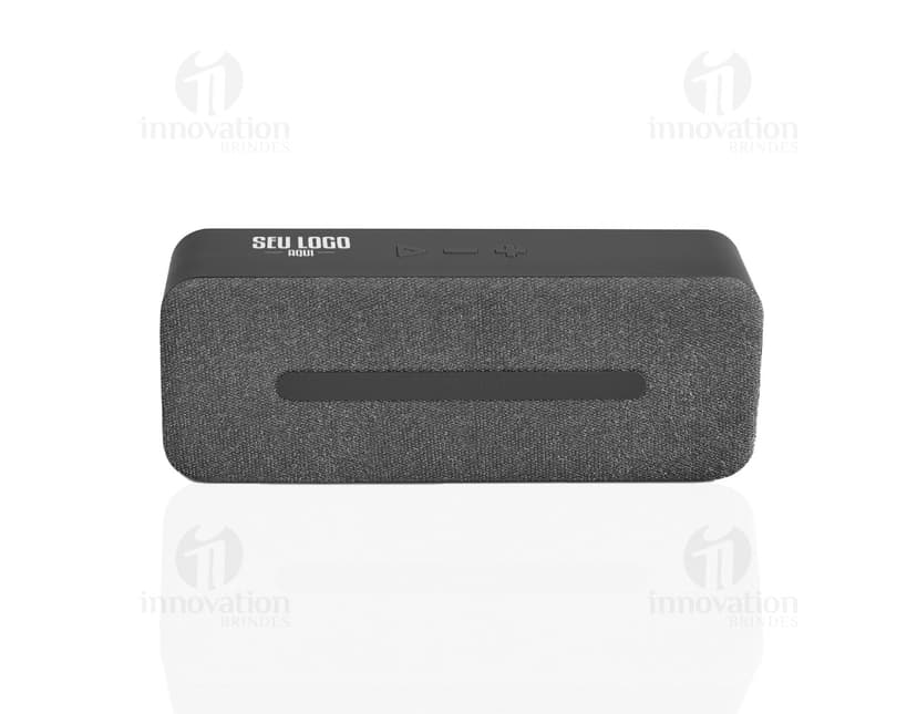 Caixa de som moderna e tecnológica para escritório. Equipamento de alta qualidade em plástico, design elegante e conectividade via bluetooth. Aumente a produtividade com música de qualidade. Ideal para reuniões e momentos de descontração. Impulsione seu escritório com essa caixa de som.