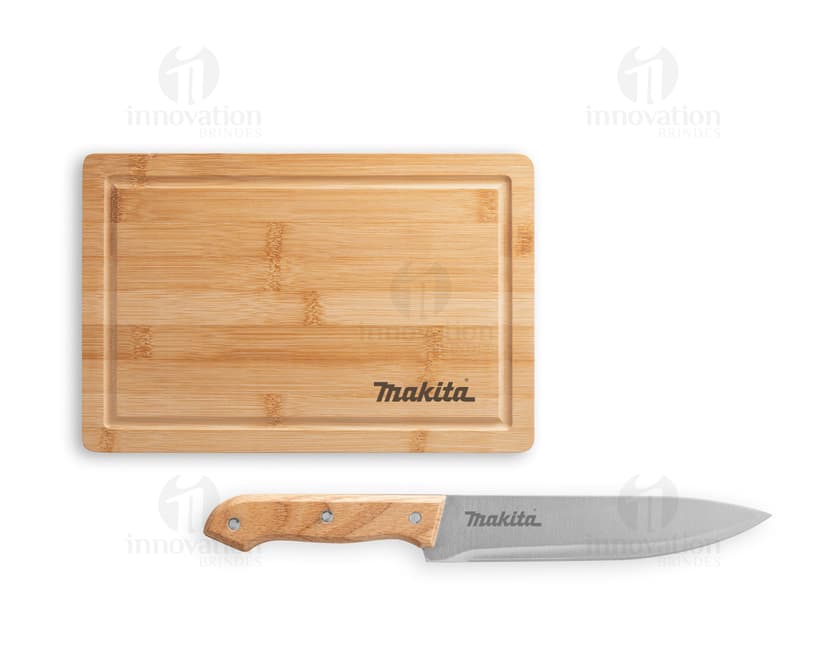 Conheça o nosso Kit Churrasco, o utensílio ideal para preparar deliciosas refeições em família! Com faca e garfo em aço inoxidável, espátula e garfo de madeira, esse conjunto é perfeito para quem ama o tradicional churrasco. Tenha as ferramentas certas para um jantar especial, com qualidade e durabilidade garantidas. Adquira já o seu!