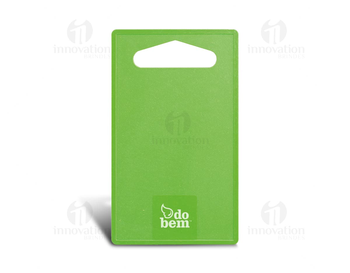 Tábua de Corte em Plástico Quadrada - Ideal para o seu negócio! Com design clean e blank, essa tábua é perfeita para o armazenamento e corte de alimentos. Aproveite este item de qualidade para facilitar o dia a dia na cozinha!