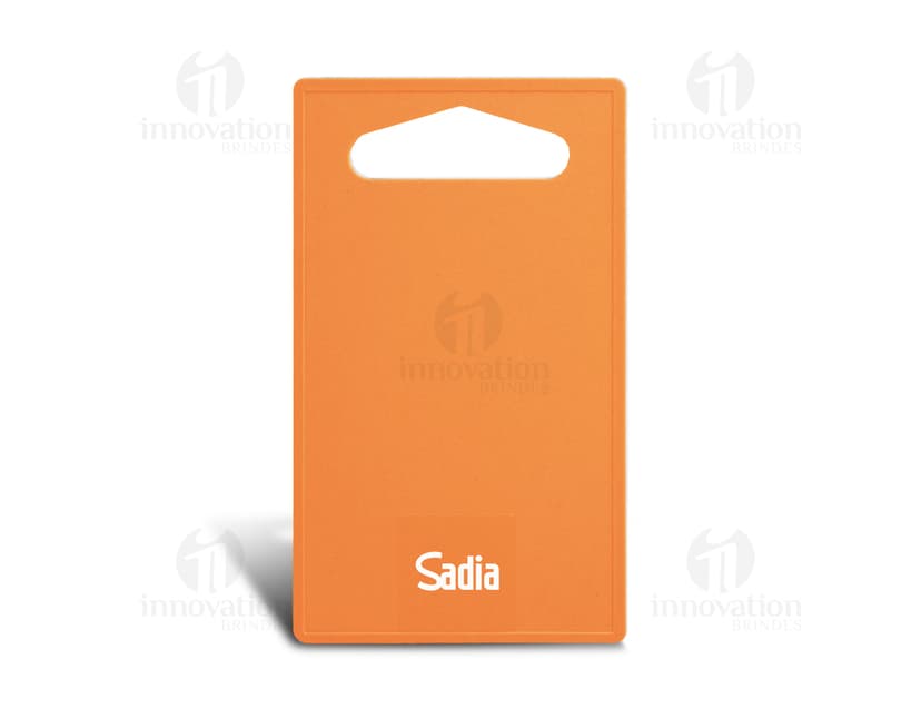 Tábua de corte de alta qualidade, ideal para sua cozinha! Feita em plástico resistente, possui design moderno e prático. Perfeita para cortar seus alimentos de forma higiênica e segura. Aproveite a praticidade deste item indispensável para o seu dia a dia na cozinha. Adquira já a sua!
