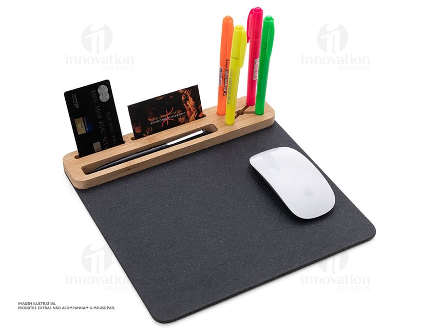 Mouse Pad sintético grafite bambu, ideal para apoiar o mouse do notebook ou computador. O produto combina tecnologia e elegância, sendo perfeito para uso em ambientes de trabalho ou estudo. Com design moderno e discreto, é um item essencial para garantir precisão e conforto durante o uso do mouse.