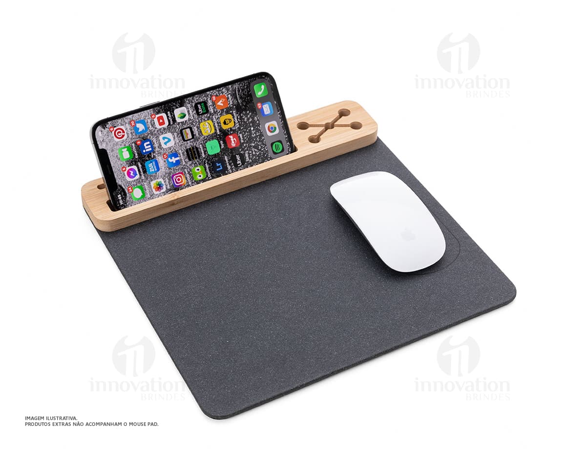 Mouse Pad sintético grafite bambu, ideal para apoiar o mouse do notebook ou computador. O produto combina tecnologia e elegância, sendo perfeito para uso em ambientes de trabalho ou estudo. Com design moderno e discreto, é um item essencial para garantir precisão e conforto durante o uso do mouse.
