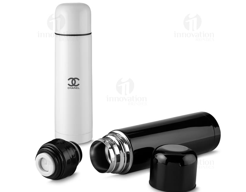 Garrafa Térmica 500ml - Mantenha suas bebidas sempre na temperatura ideal com essa garrafa térmica de 500ml. Feita em plástico resistente e com design moderno, é perfeita para te acompanhar em todos os lugares. Ideal para uso diário, seja no trabalho, academia ou até mesmo em viagens. Mantenha-se sempre hidratado com praticidade e estilo. A garrafa térmica 500ml é um item essencial para quem preza pela praticidade no dia a dia. Garanta a sua agora e desfrute de bebidas frescas ou quentes a qualquer momento.